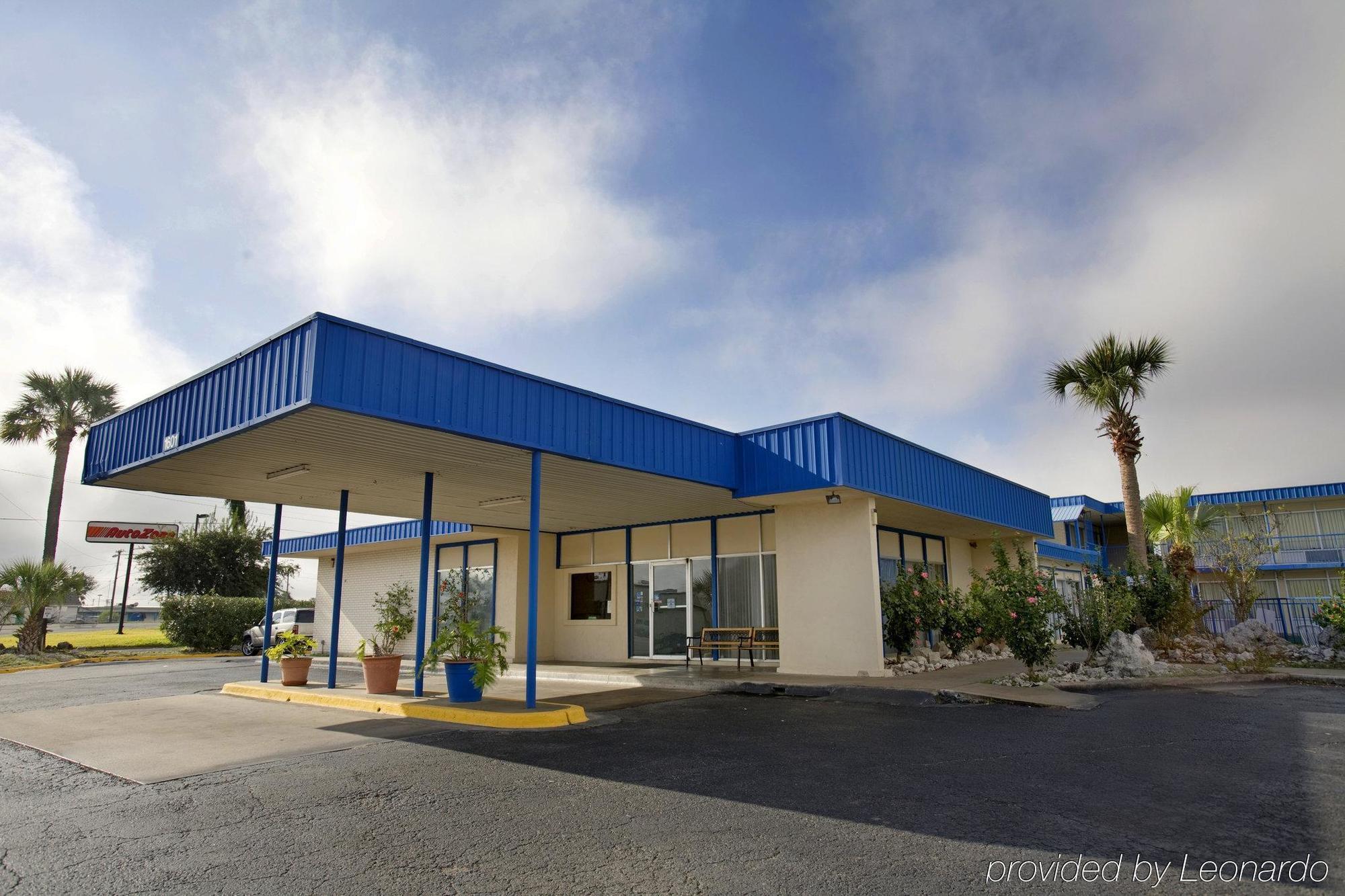 Executive Inn & Suites Beeville ภายนอก รูปภาพ